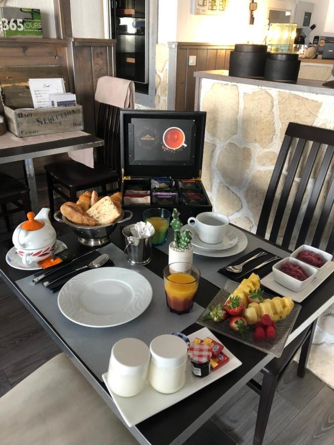 Hotel Restaurant De Londres Saint-Just-en-Chevalet Екстериор снимка